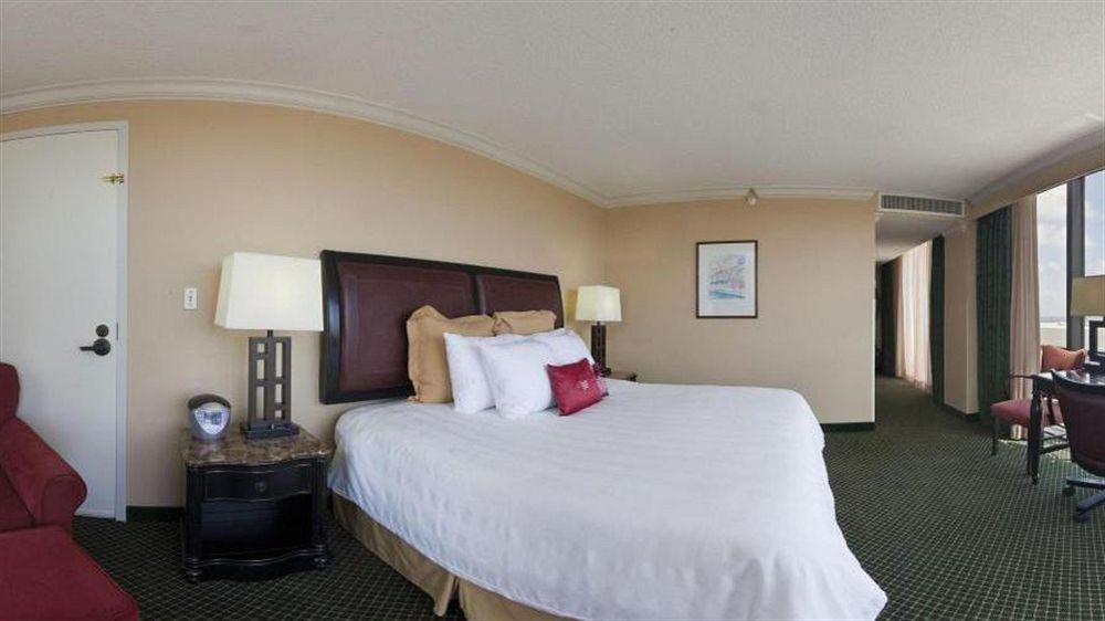 Готель Crowne Plaza Pensacola Grand Екстер'єр фото