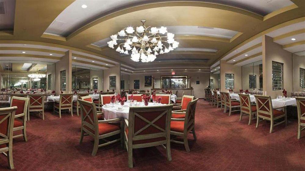 Готель Crowne Plaza Pensacola Grand Екстер'єр фото