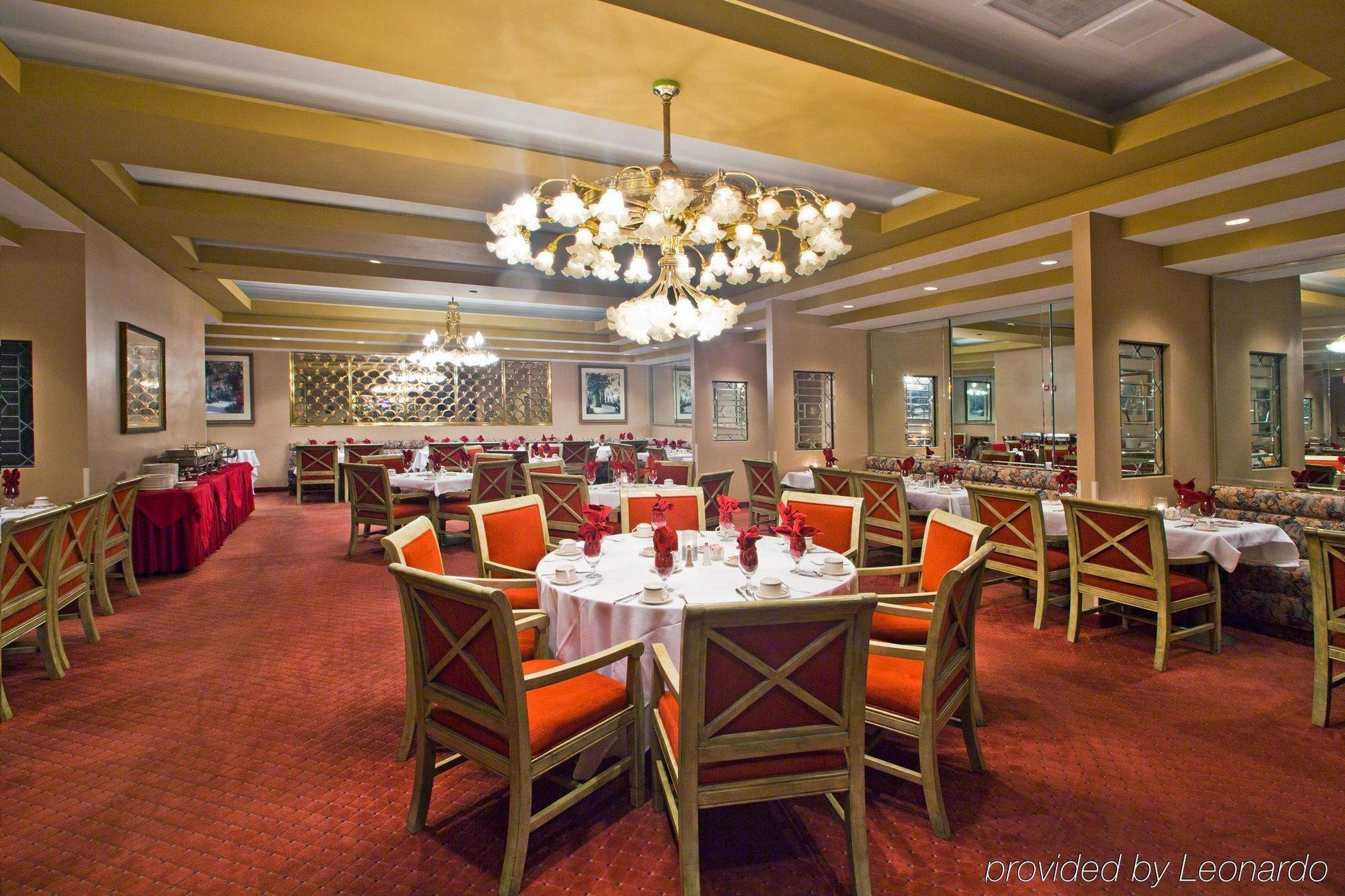 Готель Crowne Plaza Pensacola Grand Ресторан фото