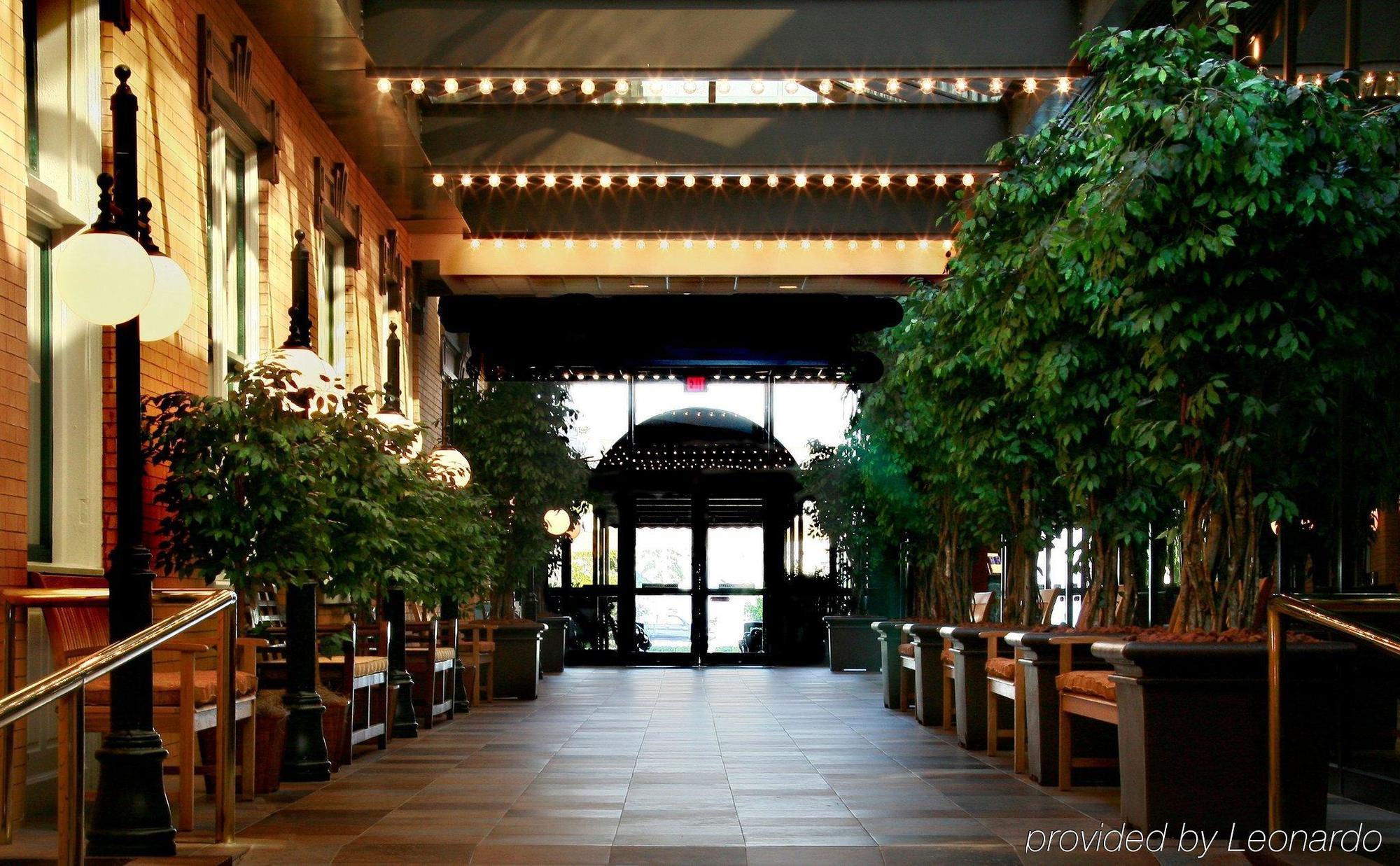 Готель Crowne Plaza Pensacola Grand Екстер'єр фото