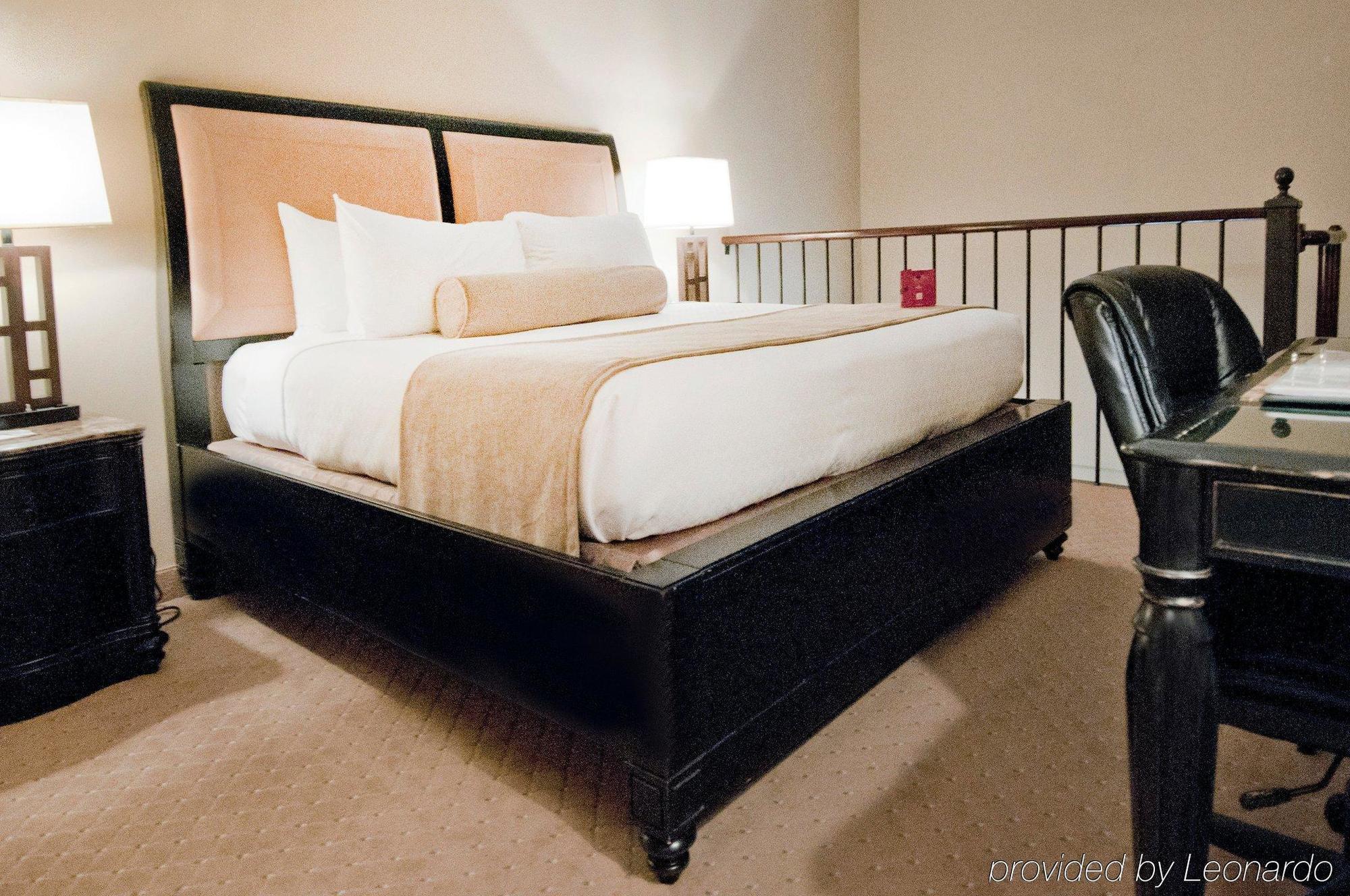 Готель Crowne Plaza Pensacola Grand Екстер'єр фото