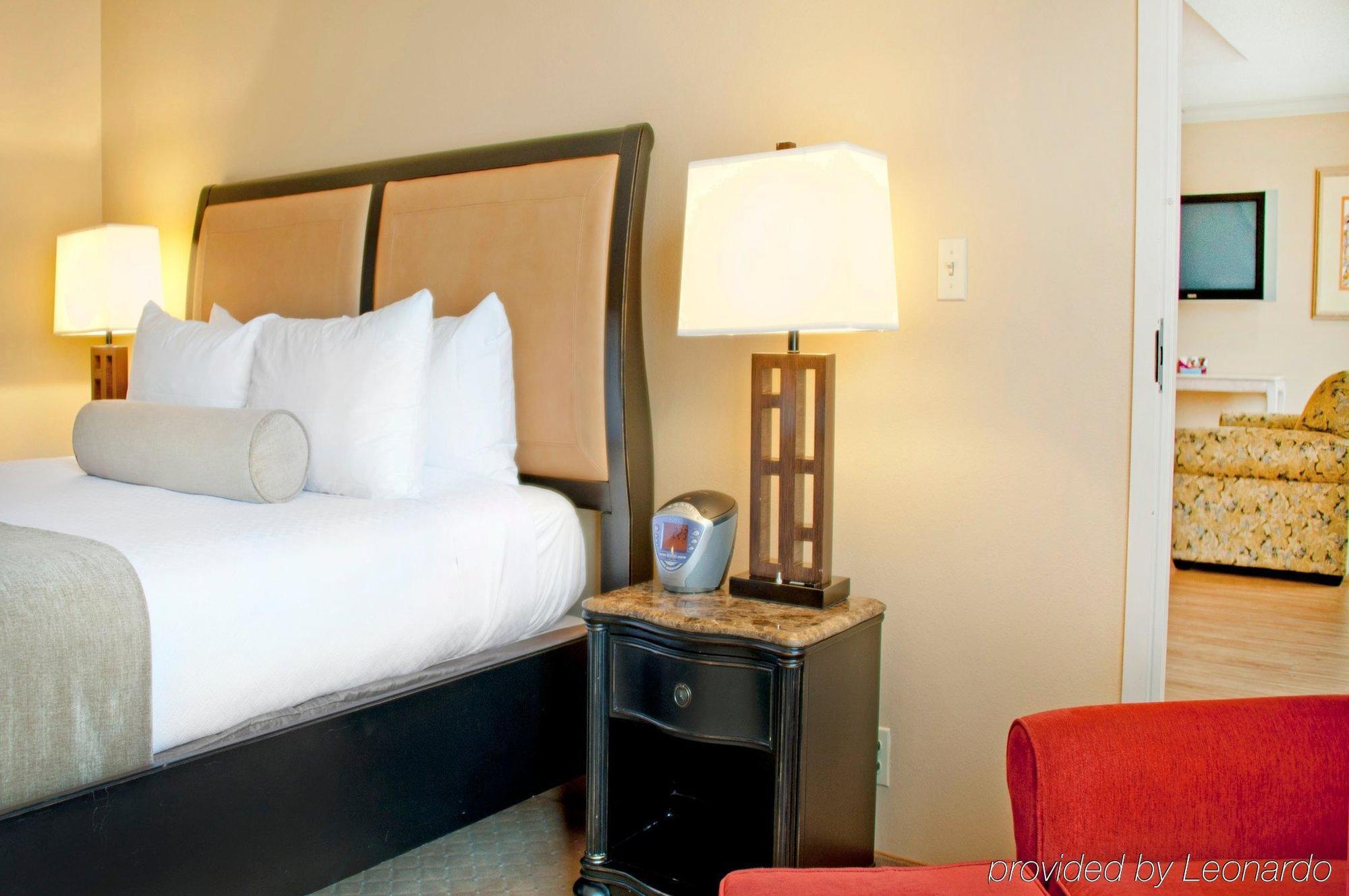 Готель Crowne Plaza Pensacola Grand Екстер'єр фото