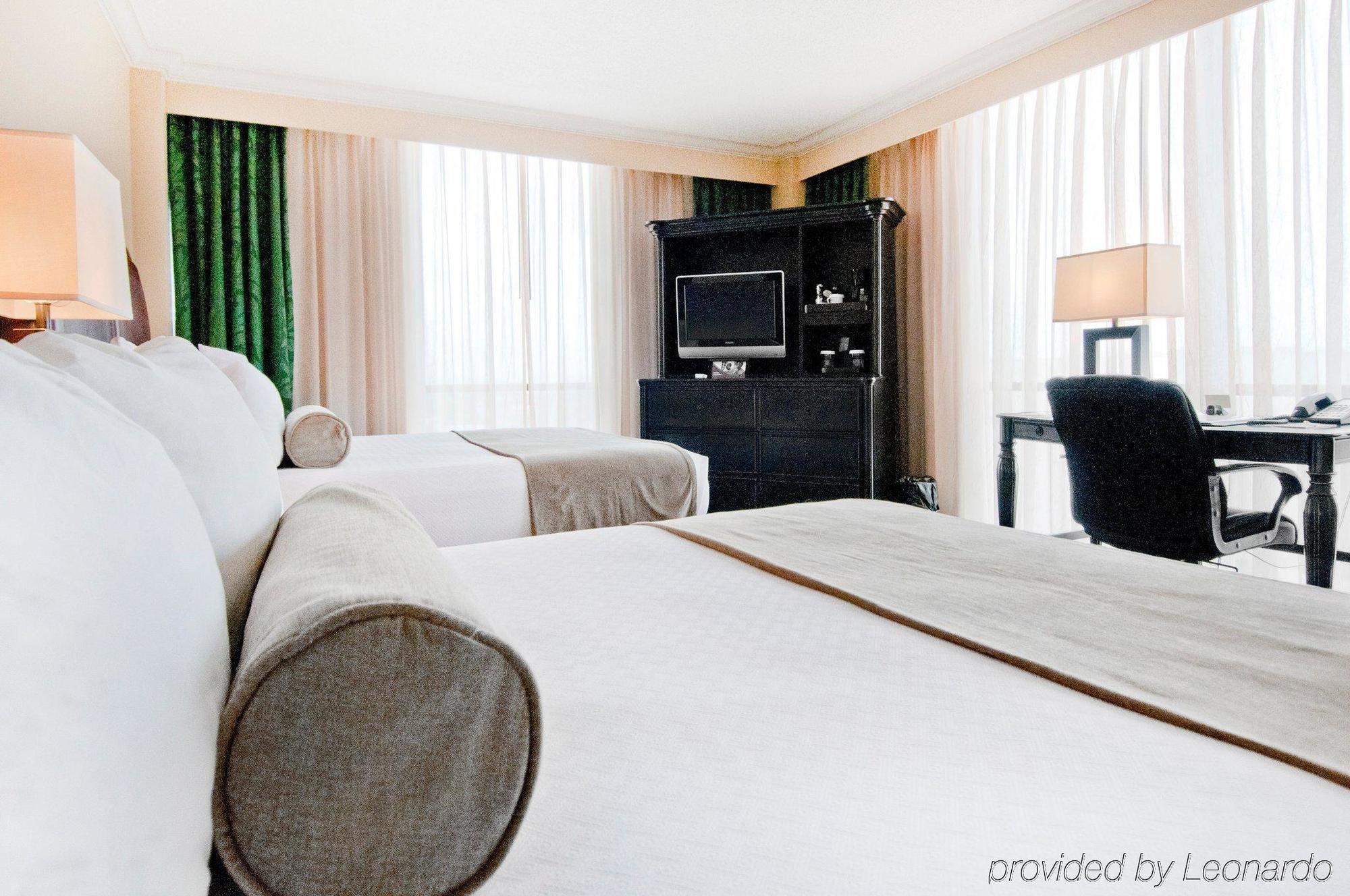 Готель Crowne Plaza Pensacola Grand Екстер'єр фото