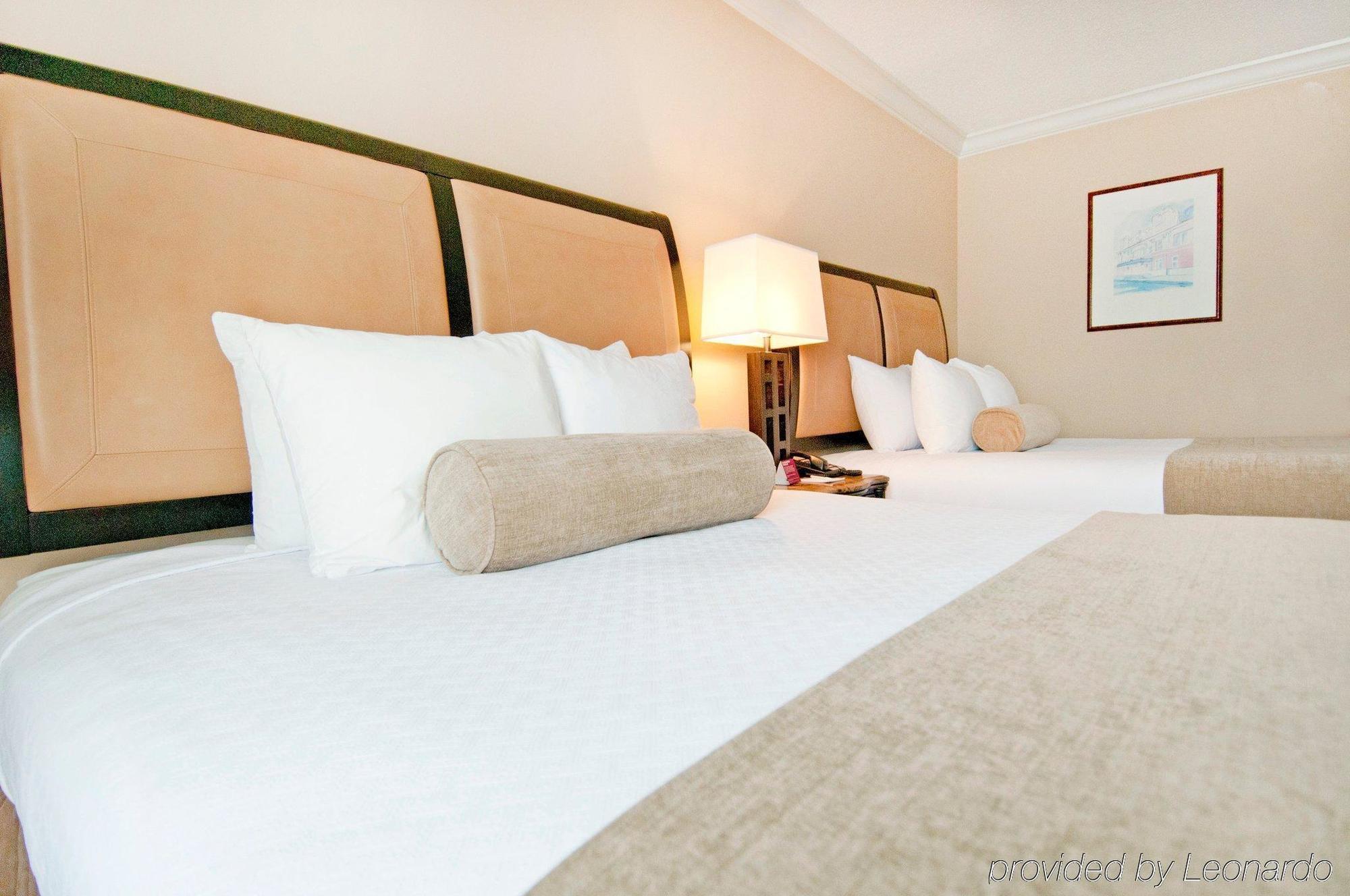 Готель Crowne Plaza Pensacola Grand Екстер'єр фото