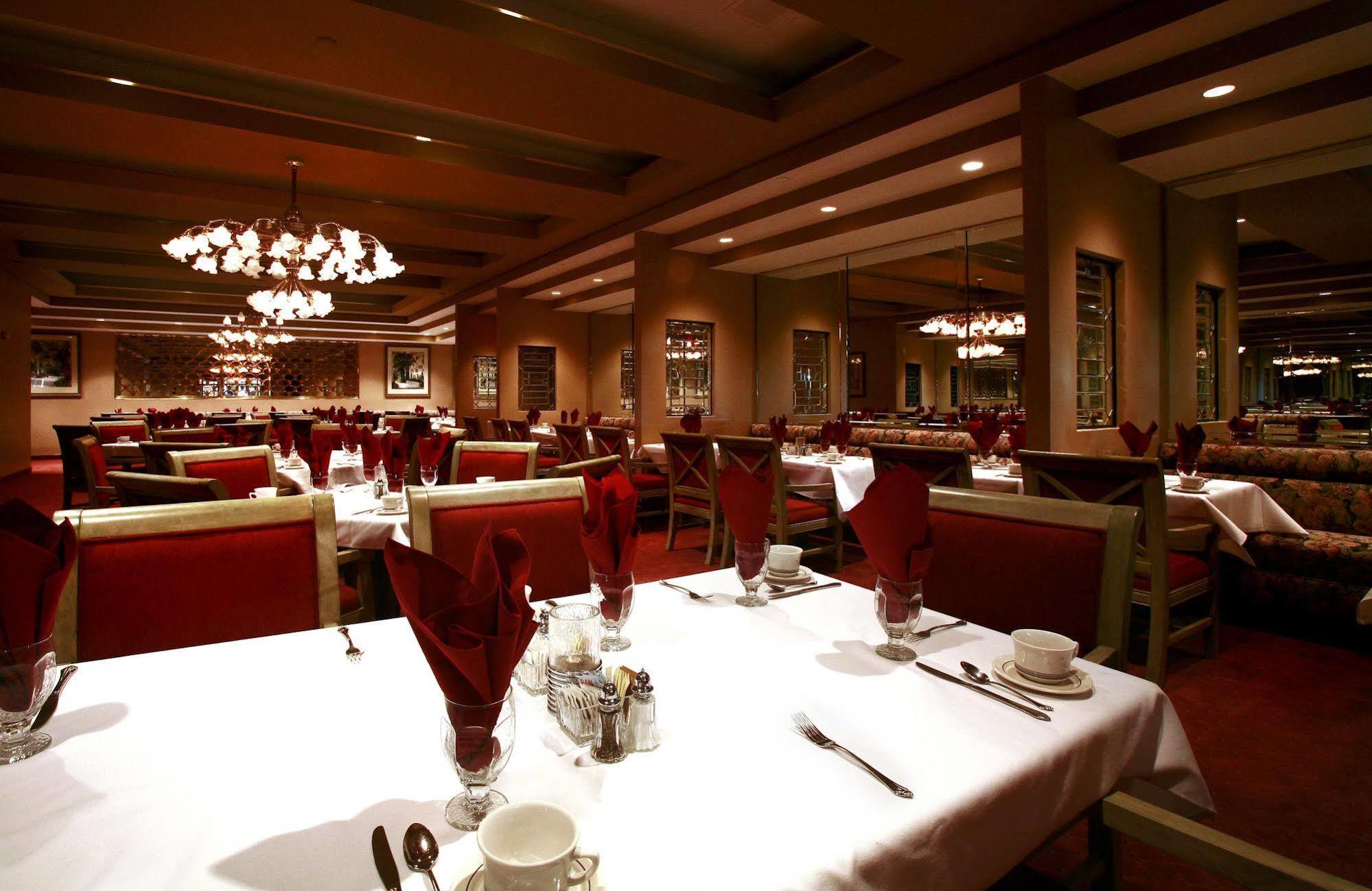 Готель Crowne Plaza Pensacola Grand Ресторан фото