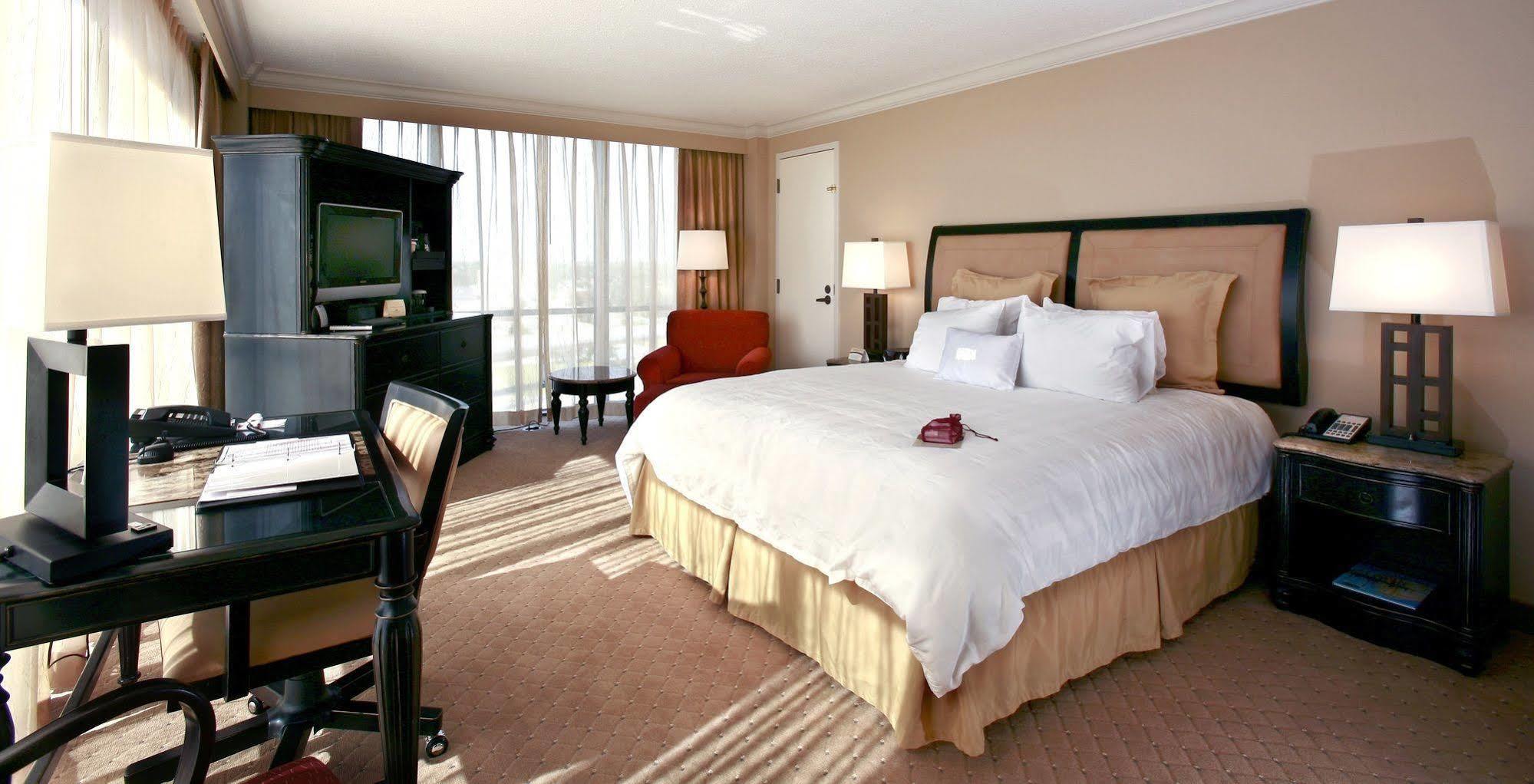 Готель Crowne Plaza Pensacola Grand Екстер'єр фото