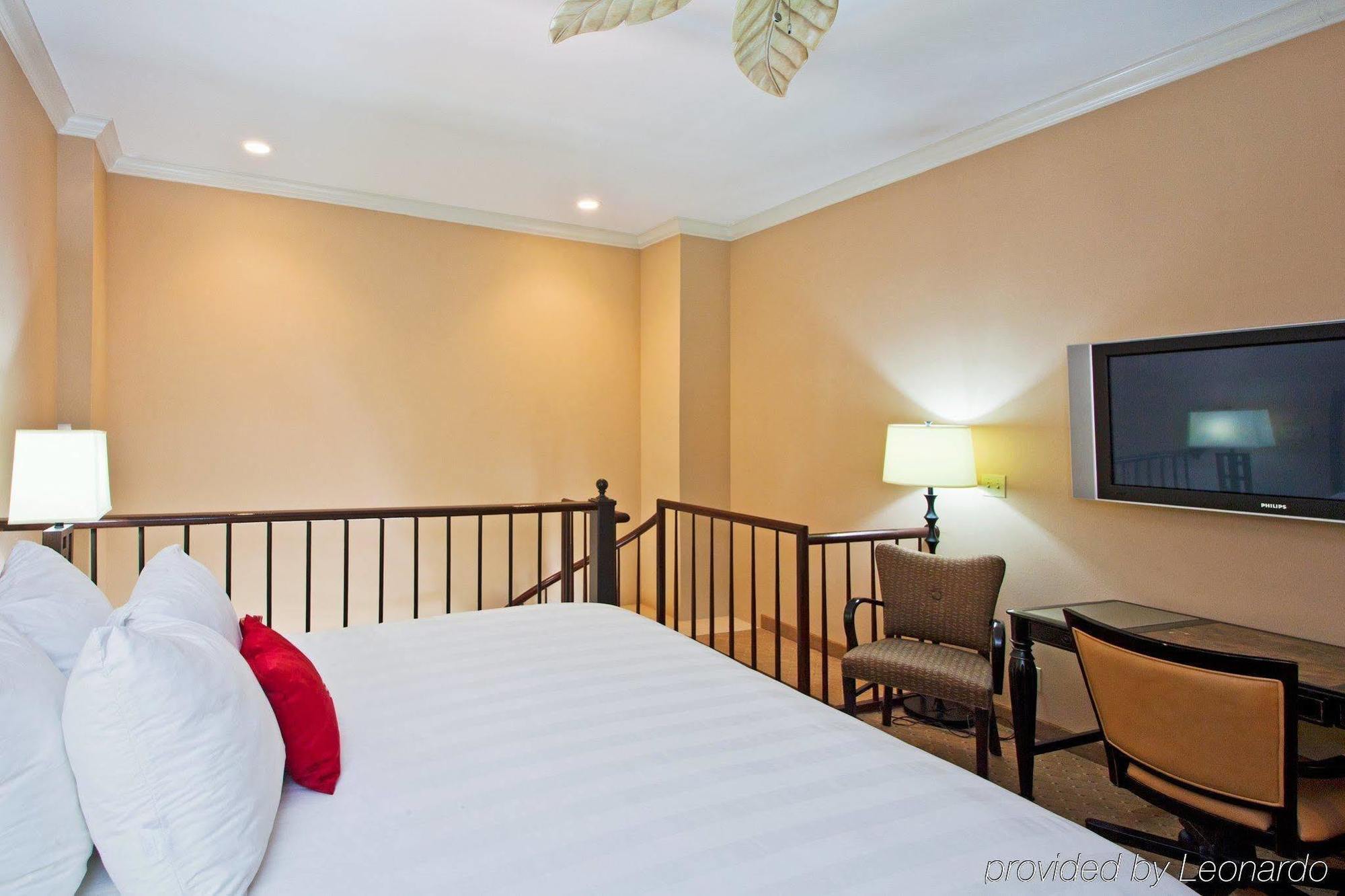 Готель Crowne Plaza Pensacola Grand Номер фото